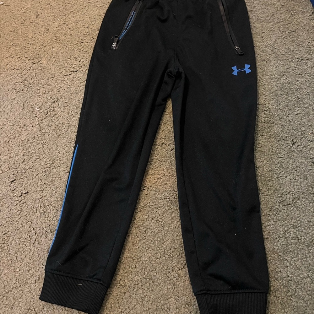 Like new barely wore under amour pants.